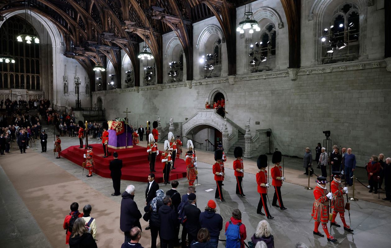 How a journalist, a bureaucrat and a king invented British majesty Adrian Wooldridge Noa